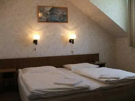 Sas Club מלון 3*